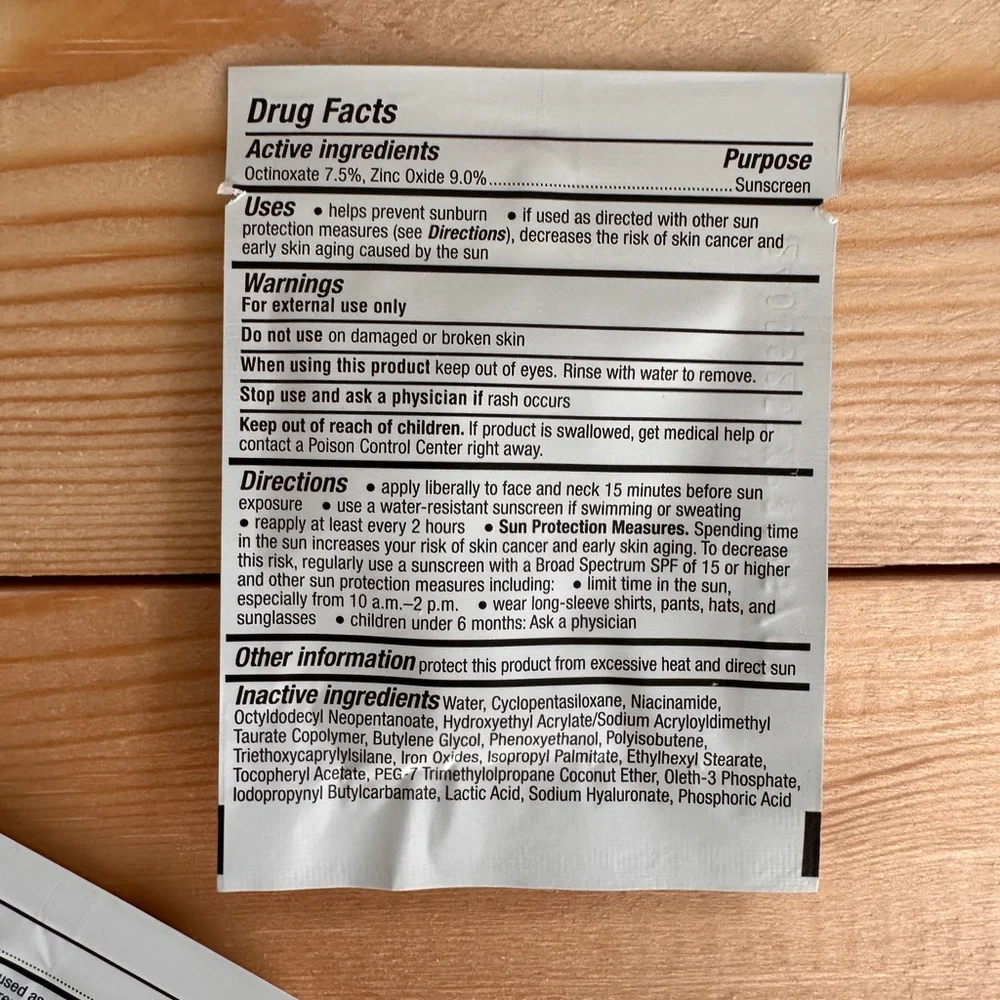 Lot of 20- EltaMD UV Clear Tinted Broad-Spectrum SPF 46 - Picture 3 of 9